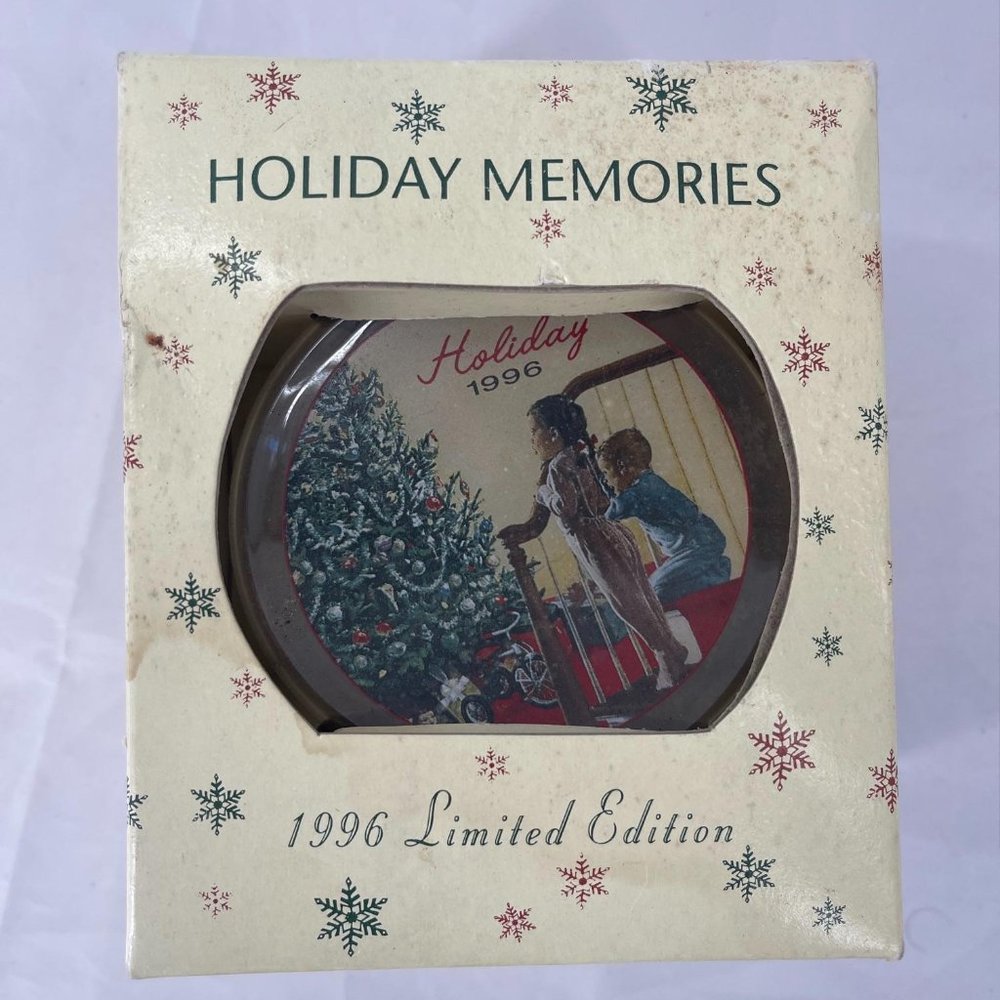 HOLIDAY MEMORIES 1996‎ CHRISTMAS ORNAMENT